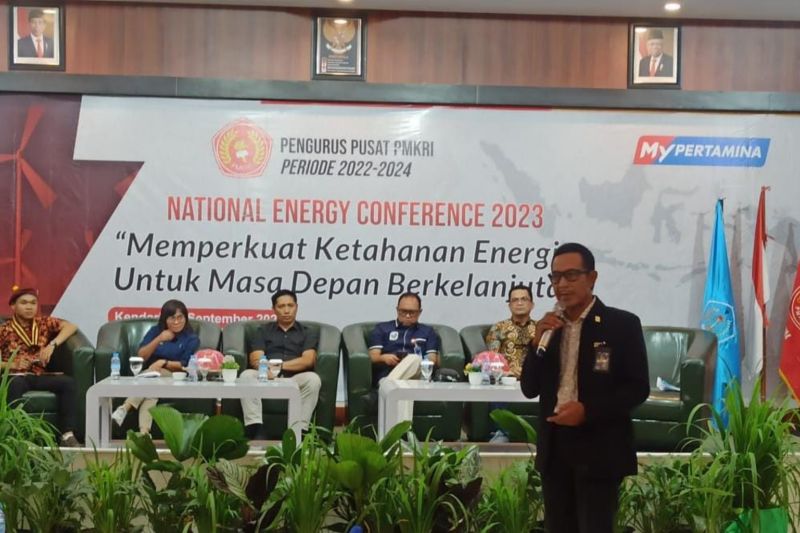 General Manager PLN Unit Induk Distribusi Sulawesi Selatan, Sulawesi Tenggara dan Sulawesi Barat (UID Sulselrabar) Moch Andy Adchaminoerdin memaparkan strategi PLN dalam percepatan transisi energi dalam National Energy Conference 2023 (foto: gemapos/ antara)